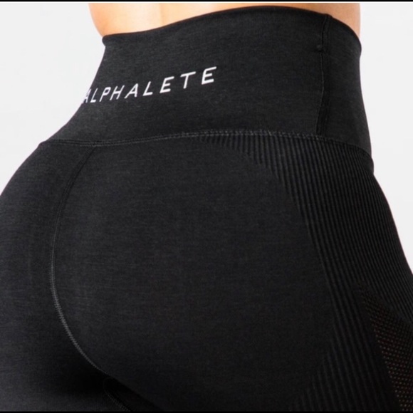 Alphalete Pants - Black Alphalete Aero Leggings in Large